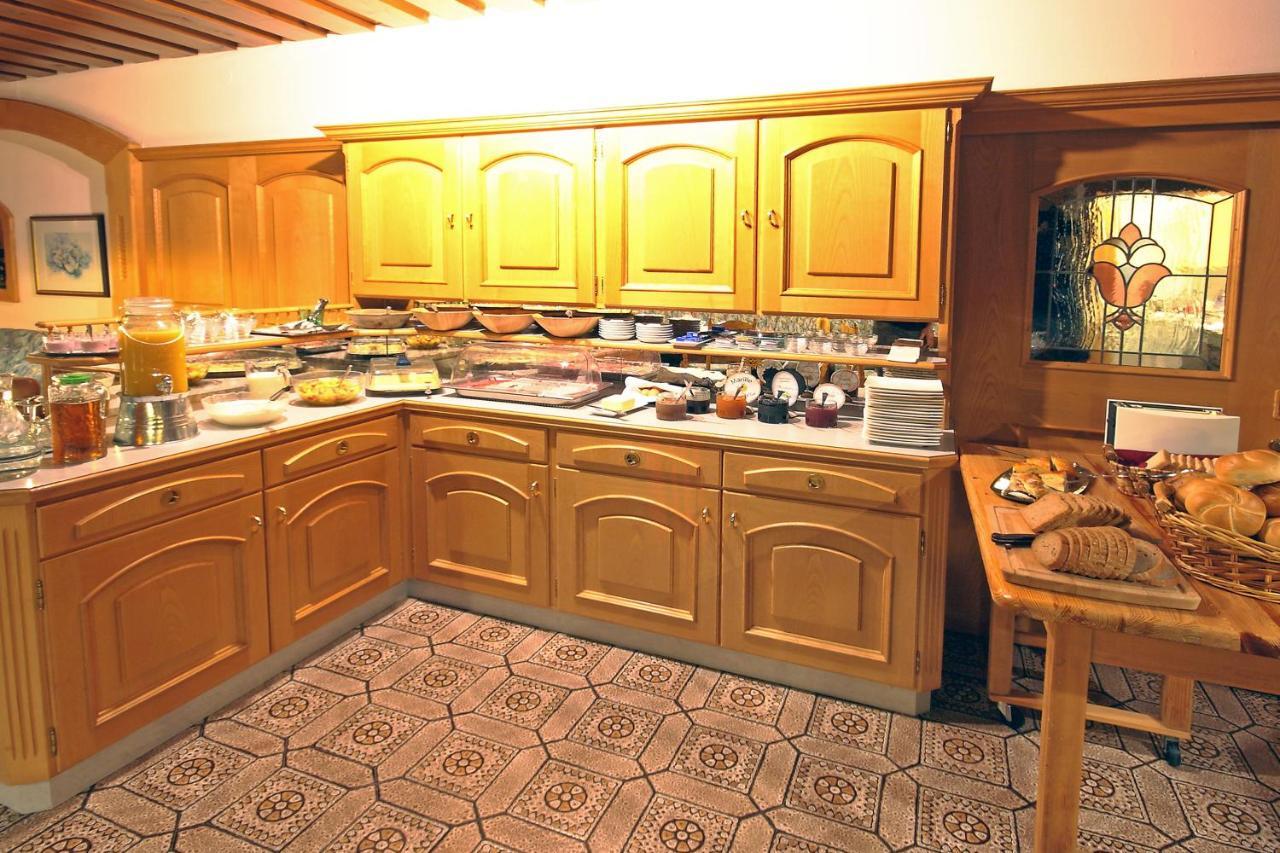 Hotel Pension Eichenhof Ried im Zillertal Room photo